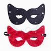Antifaz con vista gato negro con peluche rojo